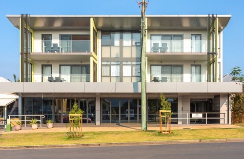 Huskisson Apartment | Ishtar Apartment 8 by Book Jervis Bay - Luxury Studio