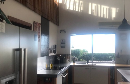 Goode Beach House | Island View