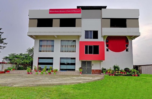 Siliguri Hotel | Itsy By Treebo - Mountain Green