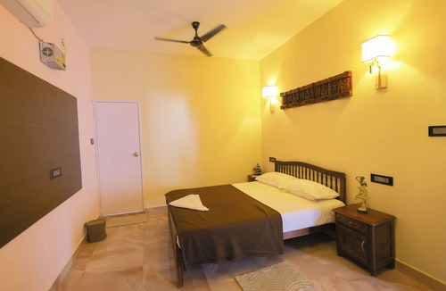 Vadanemelli Hotel | Izi Ocean Stay