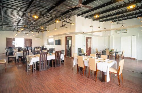 New Delhi House | J60 Suites, Ashok Vihar - Near Netaji Subhash Place