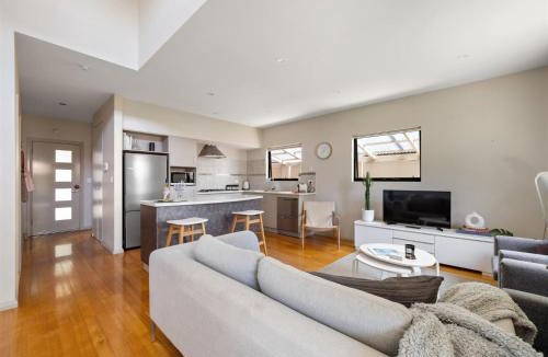 Margaret River Apartment | Jacaranda Lane - Sleek & Modern - Central