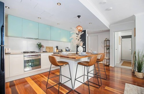 Redfern Apartment | Jack’s Cozy 2-Bedroom Retreat in Beautiful Redfern With AC + Free Parking