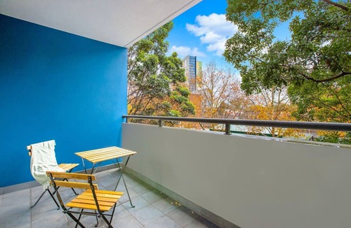 Redfern Apartment | Jacks Unique Central Lodging w Pool, Gym & Parking