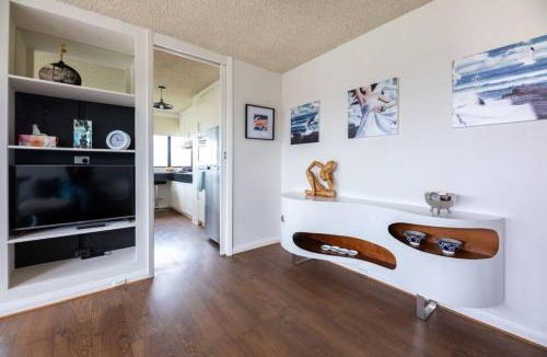 St Kilda West Apartment | Jade - St Kilda Beach Views