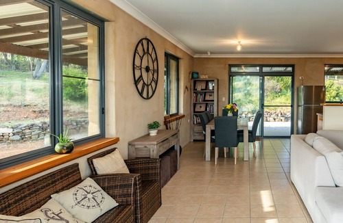 Upper Growee House | Jamaicaville - 90 Acre hilltop off-grid eco-home with awesome views