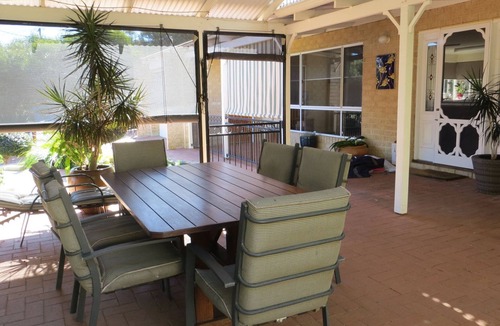 Guilderton House | Jane's Beach House - Bed linen supplied - Pet Friendly - No cleaning fees
