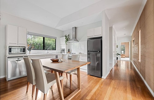 Rosa Glen Bed & Breakfast | Jarrah Grove Forest Retreat Seclusion Luxury Chalet