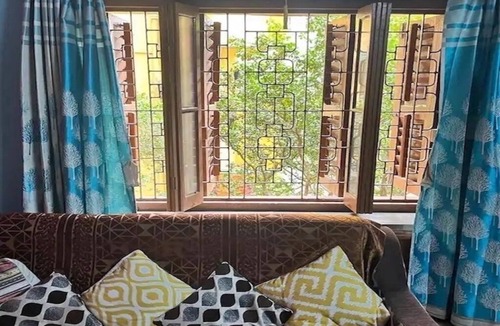 Kolkata Apartment | Jharna's Homestay with Kitchen,Dinning & a Garden view with in a City
