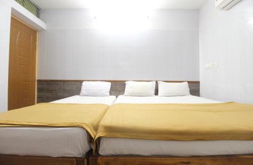 Jayankondam Hotel | JKS DELUXE LODGE