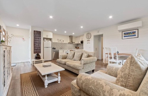Mount Martha Apartment | Joan`s Beach Cottage