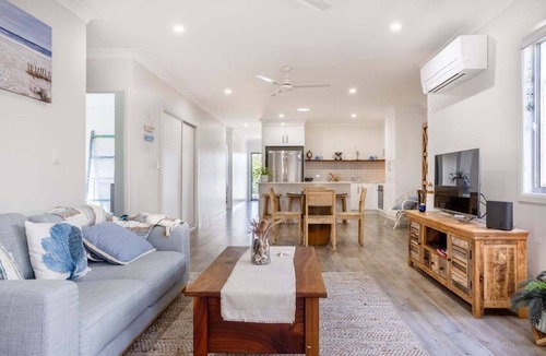 Yeppoon House | Judez Place - Central, modern Townhouse