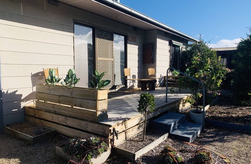 Woodside Beach Cottage | Just an easy walk to the Surf Beach