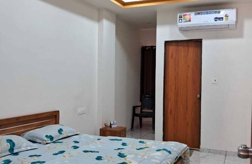 Rajpipla Hotel | K K Luxurious Home Stay