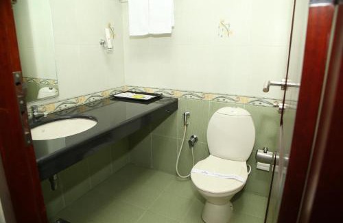 Irinjalakuda Hotel | Kallada Residency