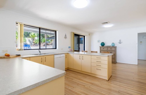 Corlette House | Kallaroo, 3 Kallaroo Street- great house with views, pool, WIFI and aircon