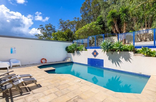 Corlette House | Kallaroo, 3 Kallaroo Street- great house with views, pool, WIFI and aircon