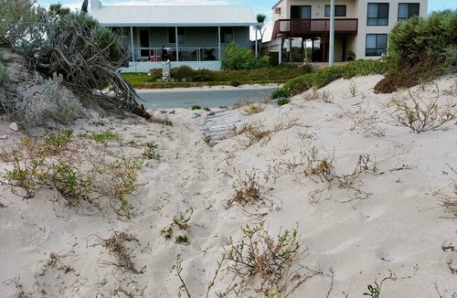 Ward House | Kamaira Beach View Shack. Family and Pet friendly located on the Esplanade.