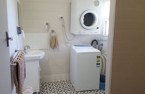 Kingscote Apartment | Kangaroo Island Accommodation - Jenna's Retreat