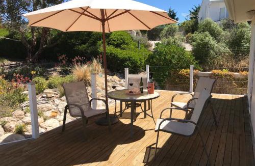 Alexandrina House | Kangaroo Pause Holiday home at Clayton Bay