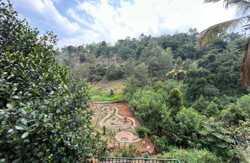 Kunchithanny House | Kayyath Munnar - Luxury 4BHK Hillside Sanctuary