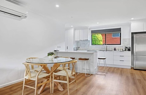 Calare Apartment | Kenna Villa - Central & Modern, Pets Allowed