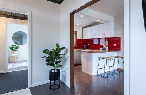 Rosebud House | Kennington Beach Getaway with Spa