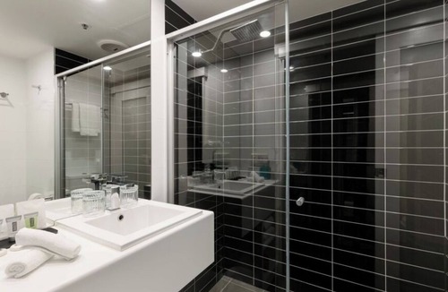Spring Hill Hotel | King Bed @ Higher Floors Beautiful View with Balcony CBD Brisbane
