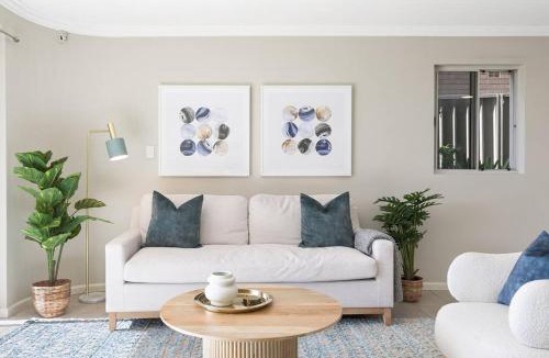 Sylvania Apartment | King Bedroom Waterfront Courtyard Apartment