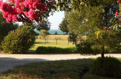 Naracoopa House | King Island Accommodation Cottages