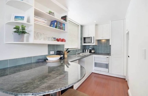 Woolloomooloo Apartment | King Size Studio With Water View, Walk To The City