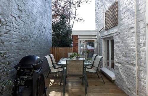 Fitzroy House | King William Terrace - Classic Fitzroy Style