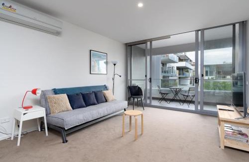Kingston Apartment | Kingston Foreshore Flat with Garden View - Hosted by Canstay