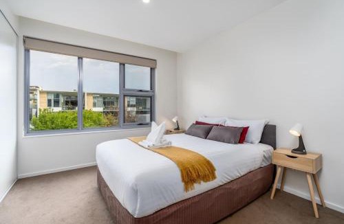Kingston Apartment | Kingston Foreshore Flat with Garden View - Hosted by Canstay