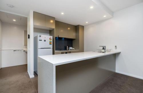 Kingston Apartment | Kingston Foreshore Flat with Garden View - Hosted by Canstay