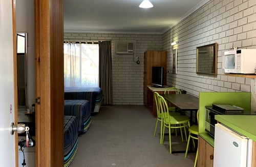 Tocumwal Hotel | Kingswood Motel