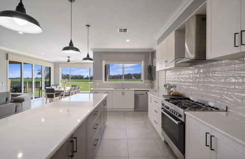 Kirwans Bridge House | Kirwans Bridge - Luxurious & private family home.