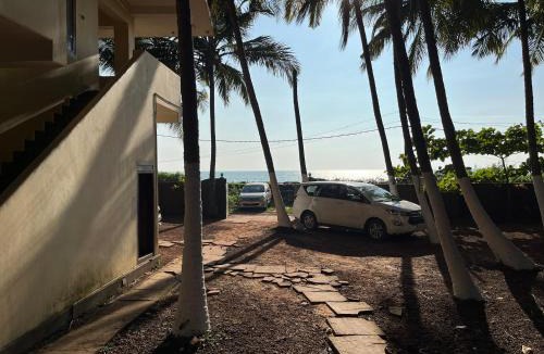 Kannur House | Kizhunna rock beach house