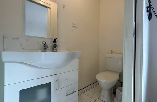 Sandy Bay Apartment | Knowledge Lodge, cozy studio apartment 1