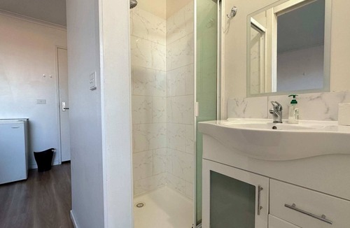 Sandy Bay Apartment | Knowledge Lodge, cozy studio apartment 2