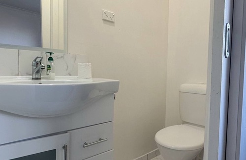 Sandy Bay Apartment | Knowledge Lodge, cozy studio apartment 2
