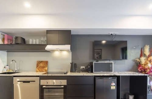 Birchgrove Apartment | Kozyguru | Balmain | Townhouse bridge view or Charming Comfy Studio