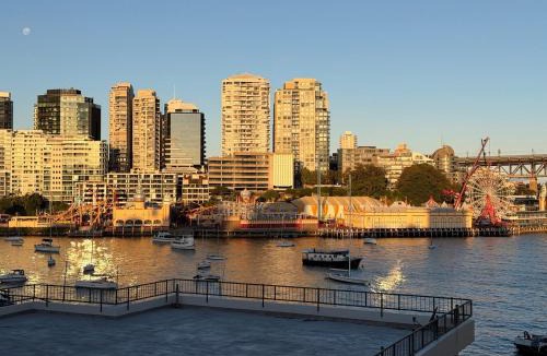 McMahons Point Apartment | KozyGuru | MacMahons Point | Harbour Breeze Escape