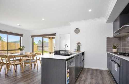 Pakenham House | KozyGuru | Pakenham | Comfortable 4-Bedroom House