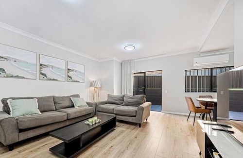 Penrith Apartment | KozyGuru | Penrith | Spacious Ground Floor Gem