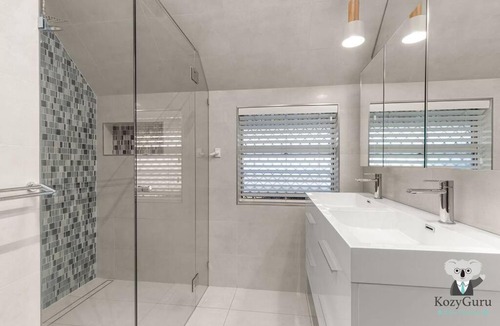 Spring Hill House | KozyGuru | Spring Hill | 2 Bed 2.5 Bath