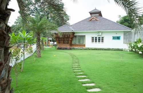 Kothamangalam House | Kudajadri Heritage Pool Homestay Kothamangalam