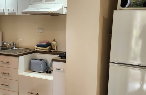 Wavell Heights Apartment | La Bella! Small self-contained studio suitable for traveller.