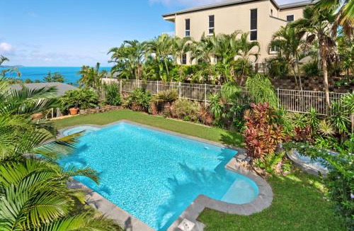 Hamilton Island House | La Bella Waters 1 Wide Reaching Ocean Views And Buggy