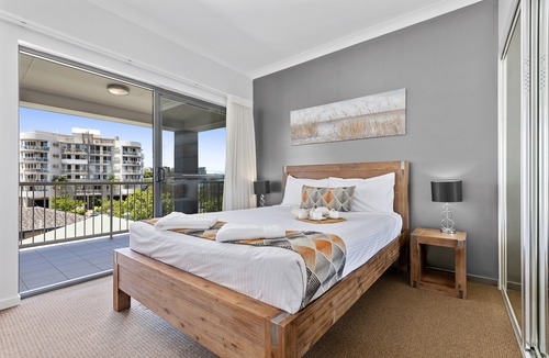 Redcliffe Hotel | La Vida on Anzac